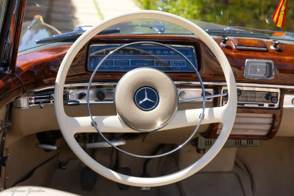 Mercedes-Benz 220 SE Cabriolet "Pontón"