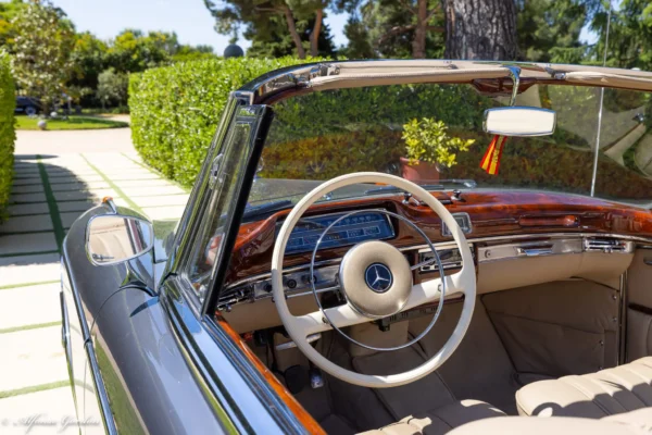 Mercedes-Benz 220 SE Cabriolet "Pontón"